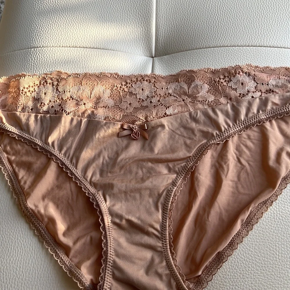 Victoria’s Secret ladies panties lace - Picture 3 of 4